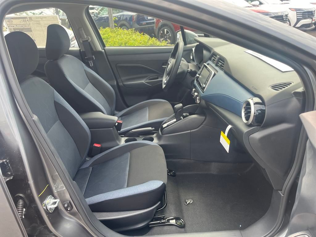 2025 Nissan Versa 1.6 SV photo