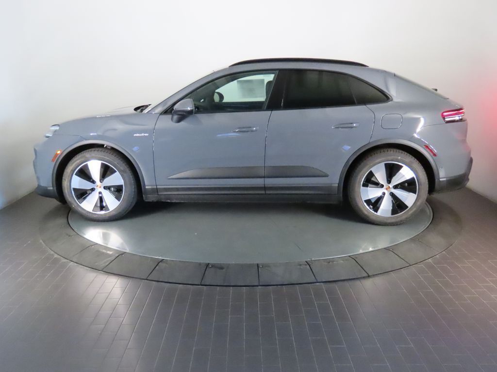 Thumbnail: 2026 Porsche Macan - 2