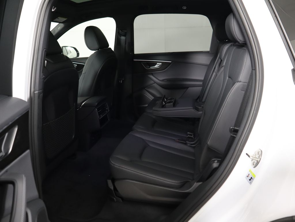 Thumbnail: 2026 Audi Q7 - 24