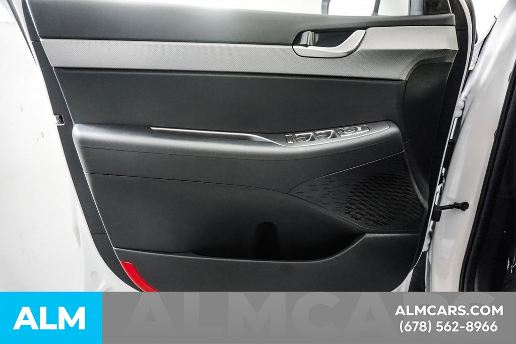 Used 2025 White Hyundai SE image 43
