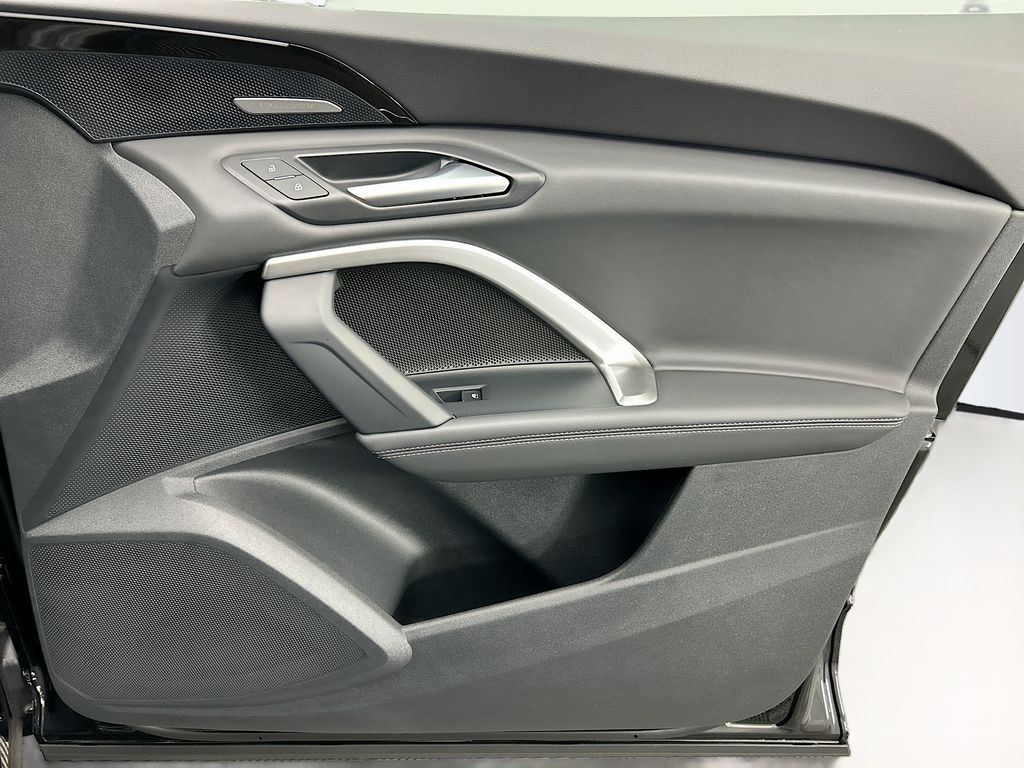 Thumbnail: 2025 Audi Q5 - 24