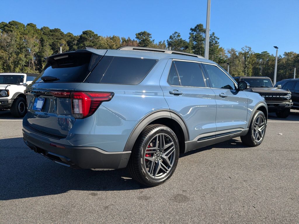 2025 Ford Explorer ST-Line