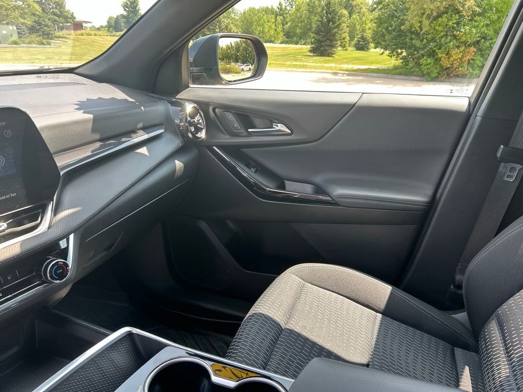 Used 2025 Chevrolet Equinox SUV