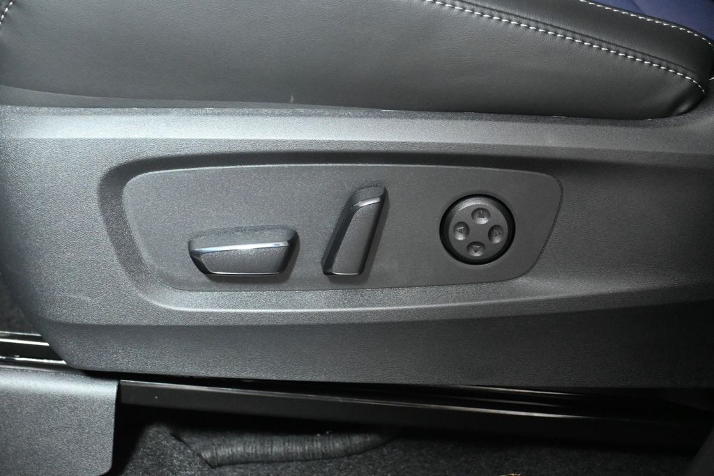 Thumbnail: 2026 INFINITI QX60 - 26