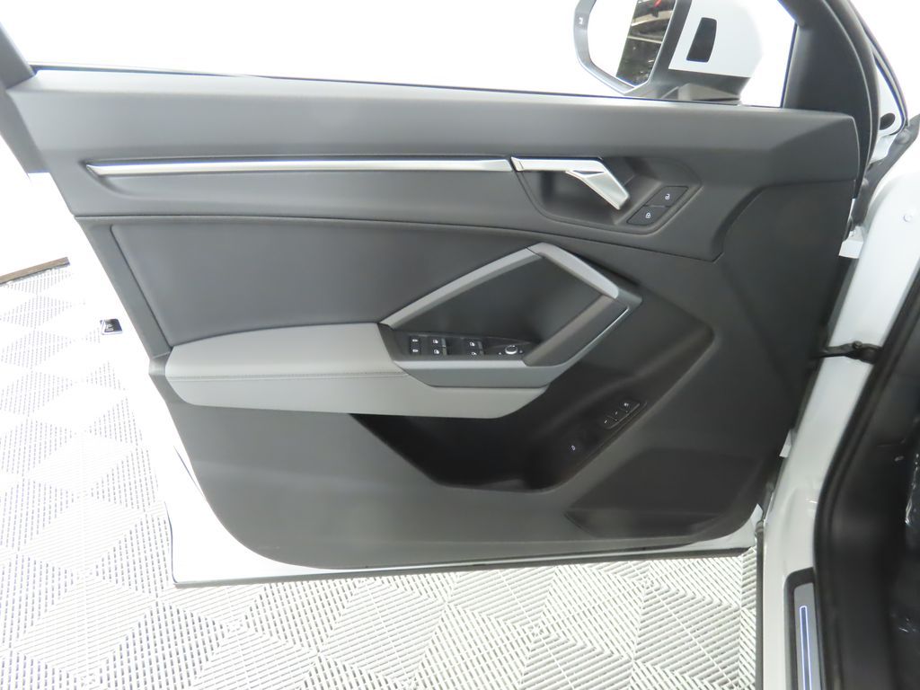 Thumbnail: 2025 Audi Q3 - 29