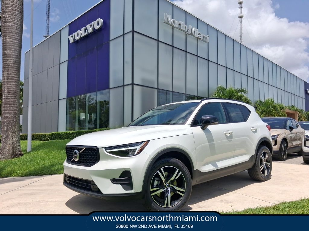2026 Volvo XC40 Core