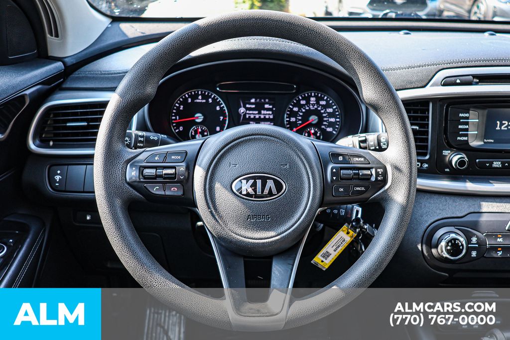 Used 2018 Black Kia L image 31