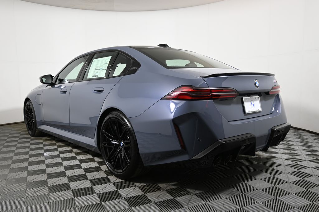 Thumbnail: 2026 BMW M5 - 5