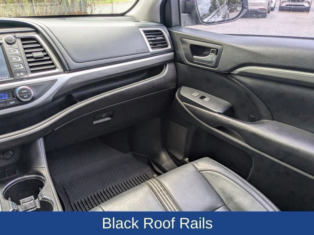 2017 Toyota Highlander SE