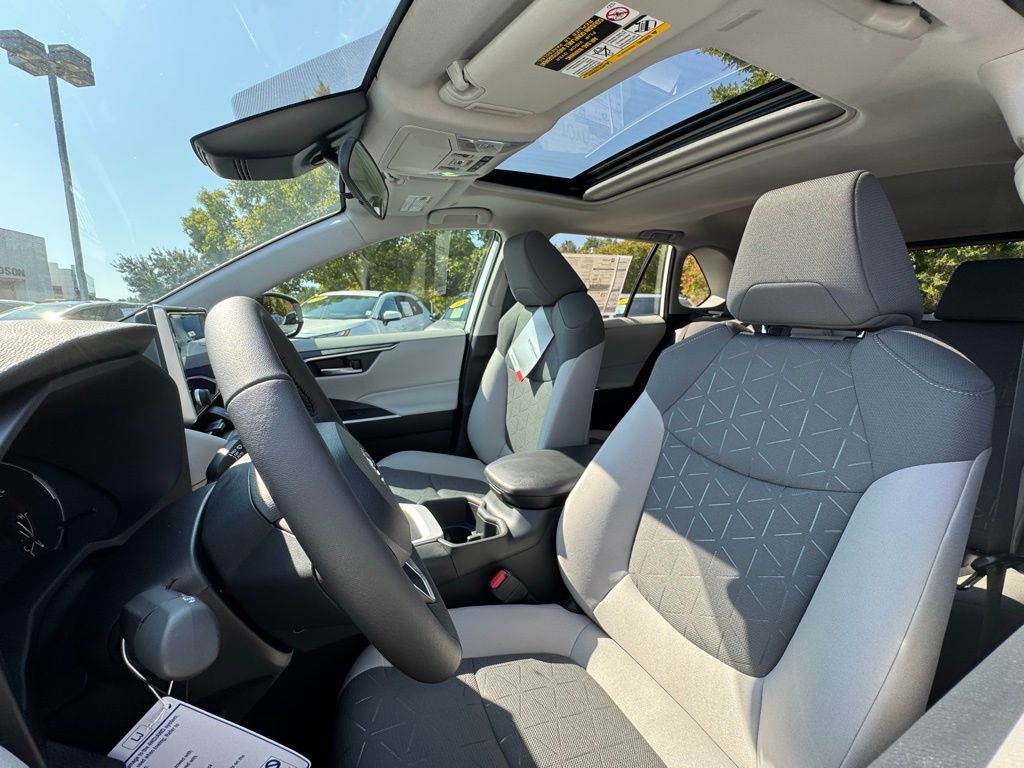2025 Toyota RAV4 XLE photo 15