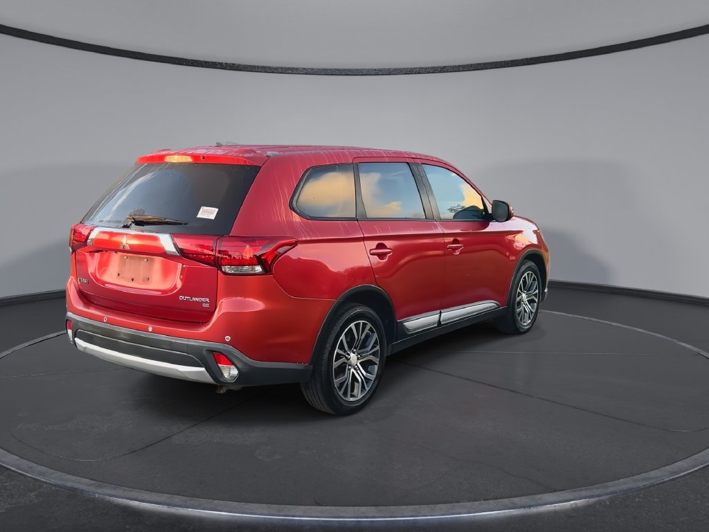 Thumbnail: 2016 Mitsubishi Outlander - 8