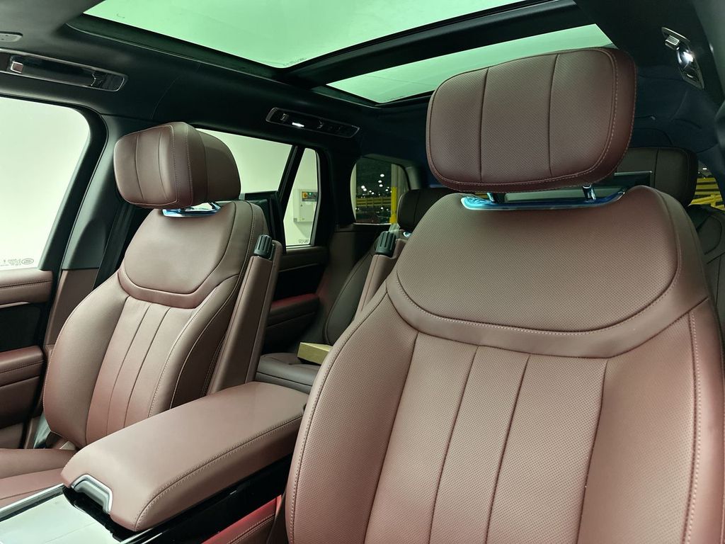 2025 Land Rover Range Rover Autobiography 11