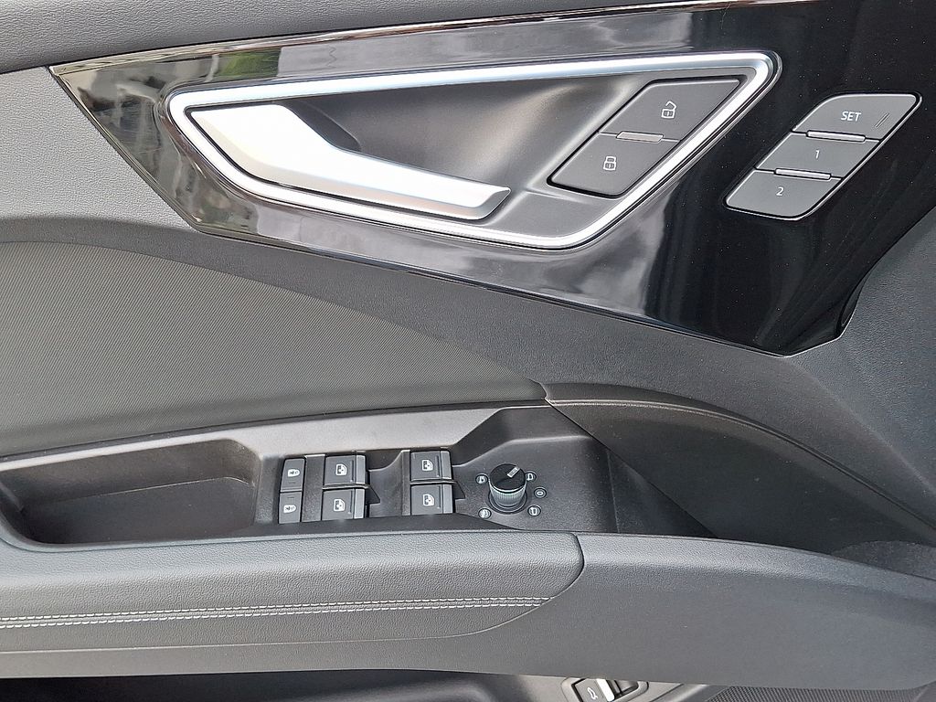 Thumbnail: 2025 Audi Q4 e-tron - 9