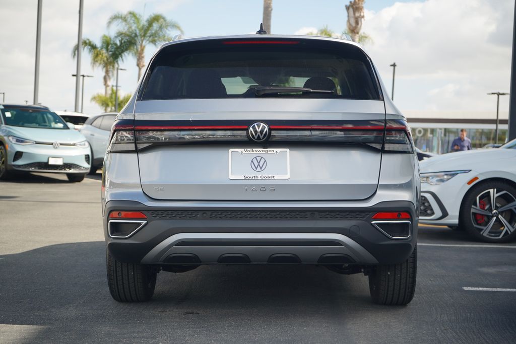 2025 Volkswagen Taos SE 4