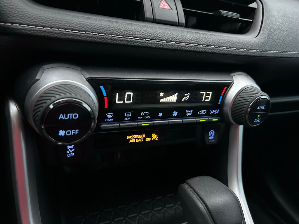 Thumbnail: 2022 Toyota RAV4 - 24