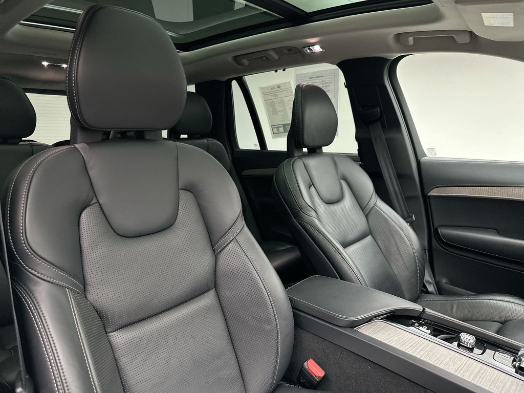 Thumbnail: 2022 Volvo XC90 - 18