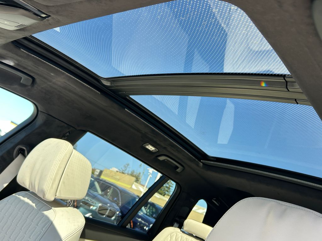 Thumbnail: 2027 BMW X7 - 16