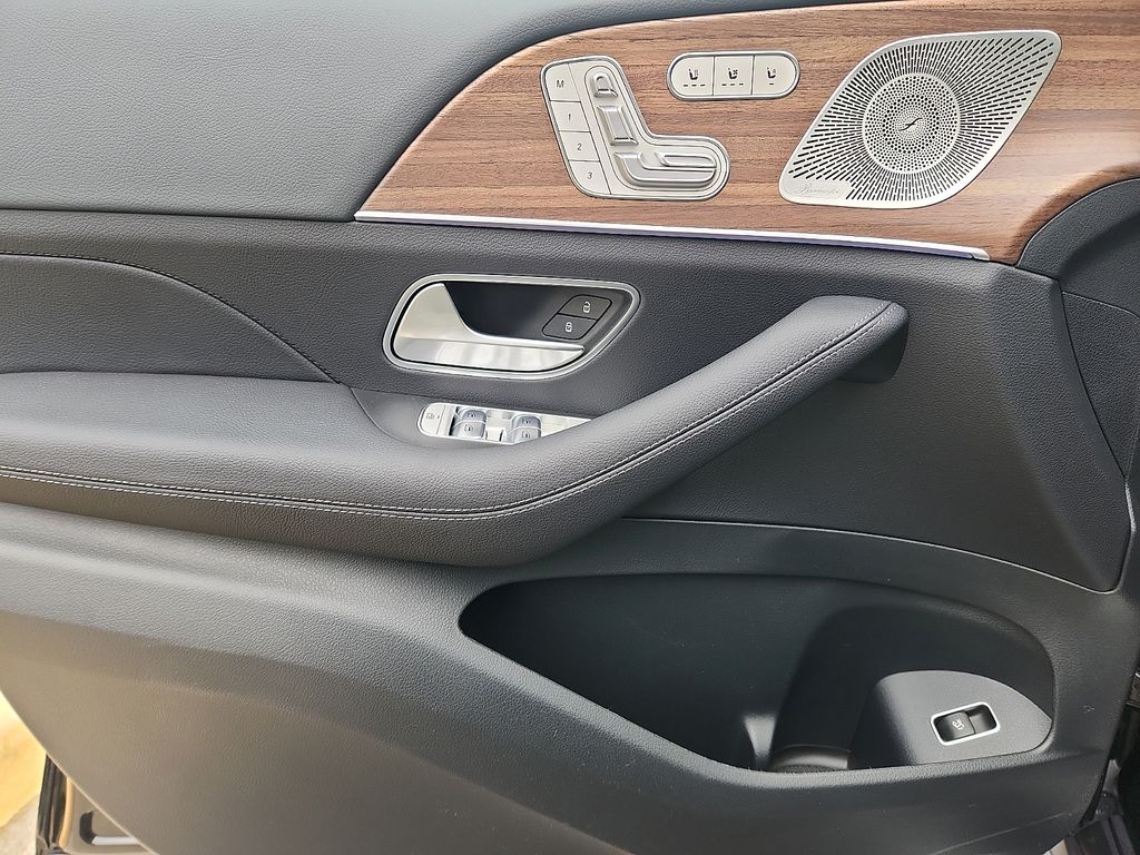 Thumbnail: 2026 Mercedes-Benz GLE - 8