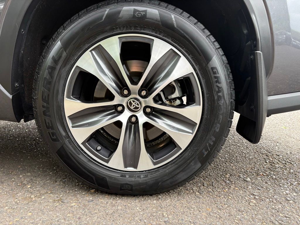 2024 Toyota Highlander Hybrid XLE