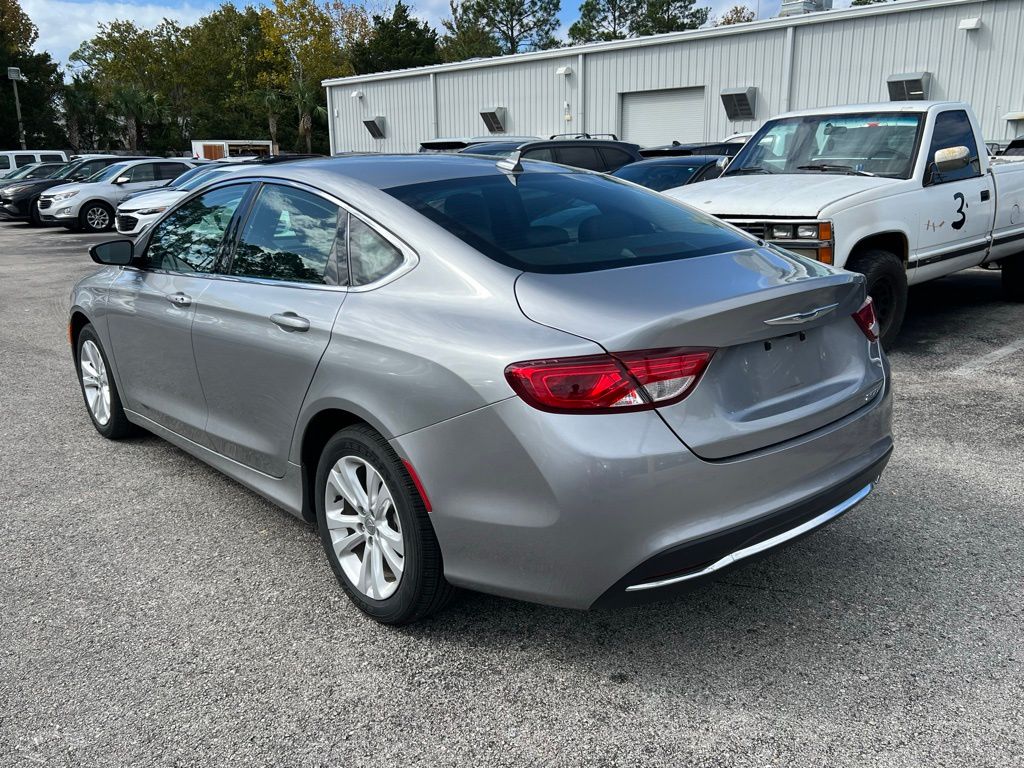 2017 Chrysler 200 Limited 4