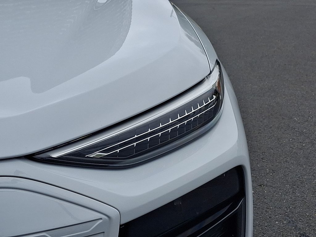 Thumbnail: 2025 Audi Q6 e-tron - 9