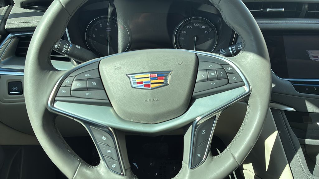 used 2023 Cadillac XT5 car, priced at $35,500