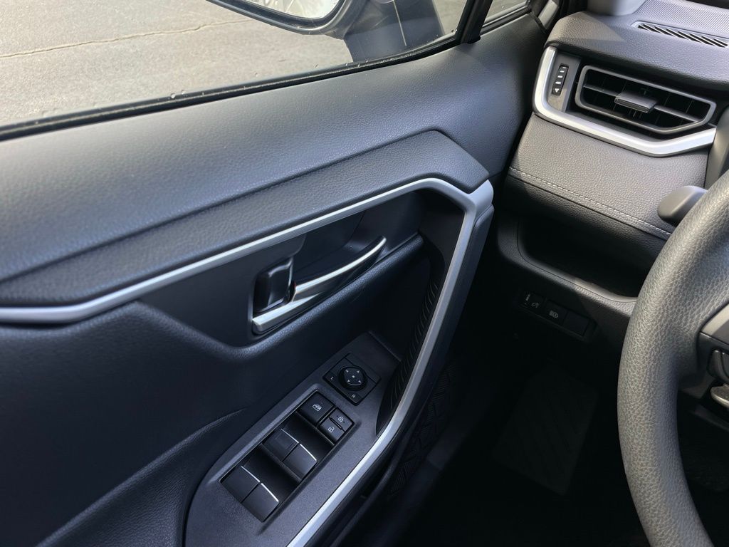 Thumbnail: 2025 Toyota RAV4 - 22