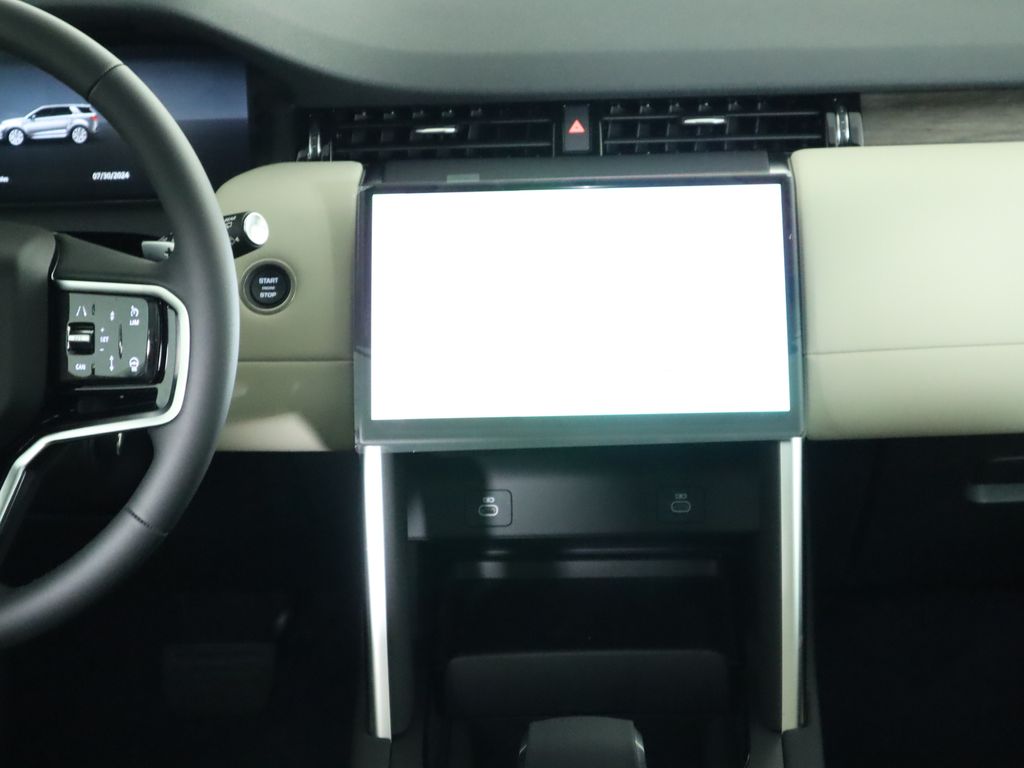 Thumbnail: 2024 Land Rover Discovery Sport - 14