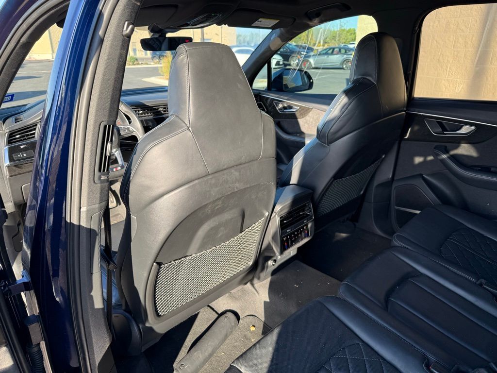 Thumbnail: 2022 Audi SQ7 - 9