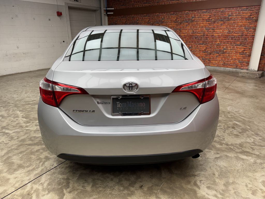 Used 2016 Silver Toyota LE image 3