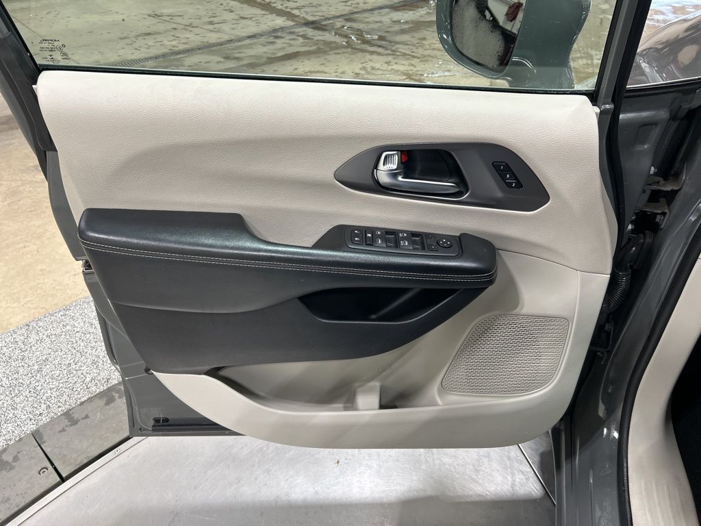 used 2022 Chrysler Pacifica car, priced at $20,996