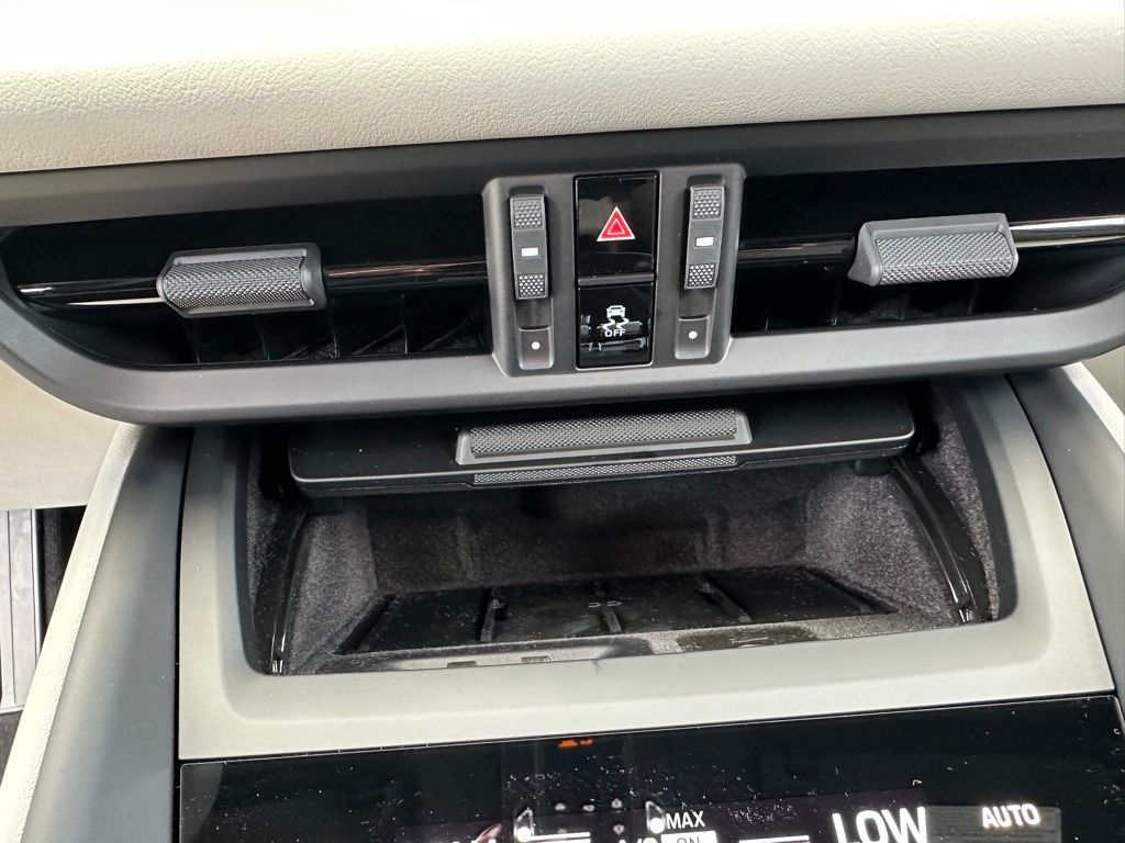 Thumbnail: 2026 Porsche Macan - 26