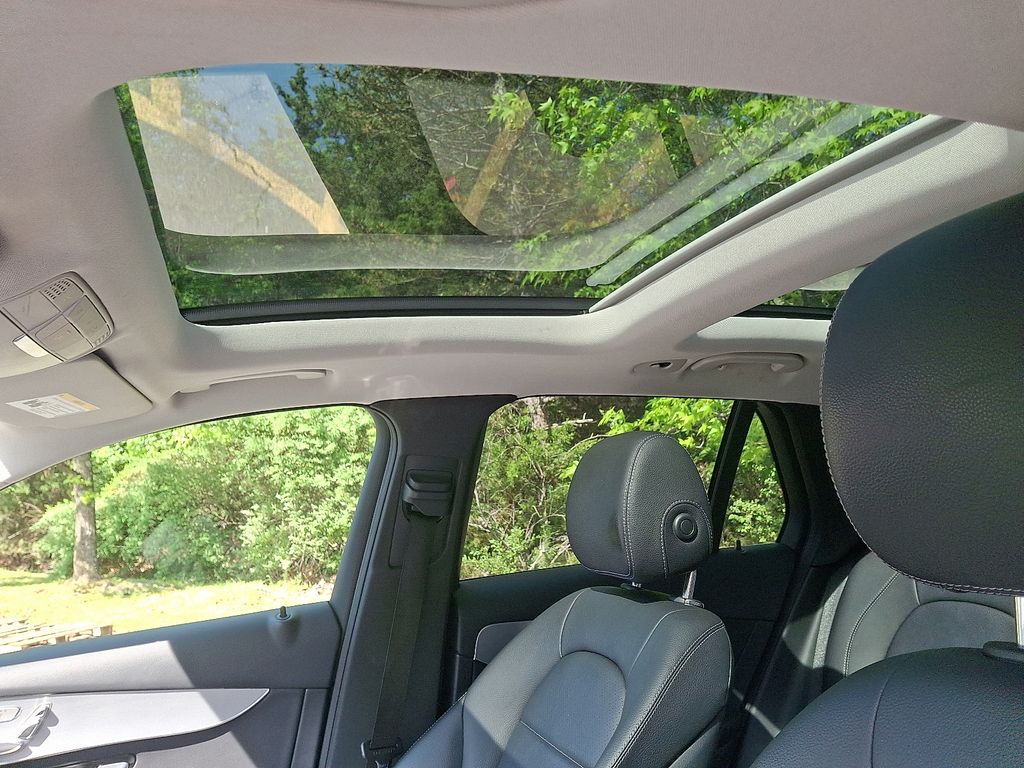 2019 Mercedes-Benz GLC 300 14