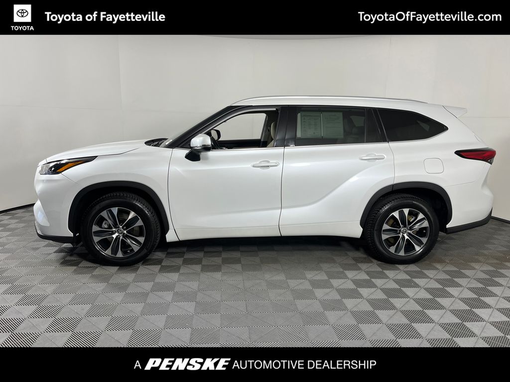 Thumbnail: 2022 Toyota Highlander - 2