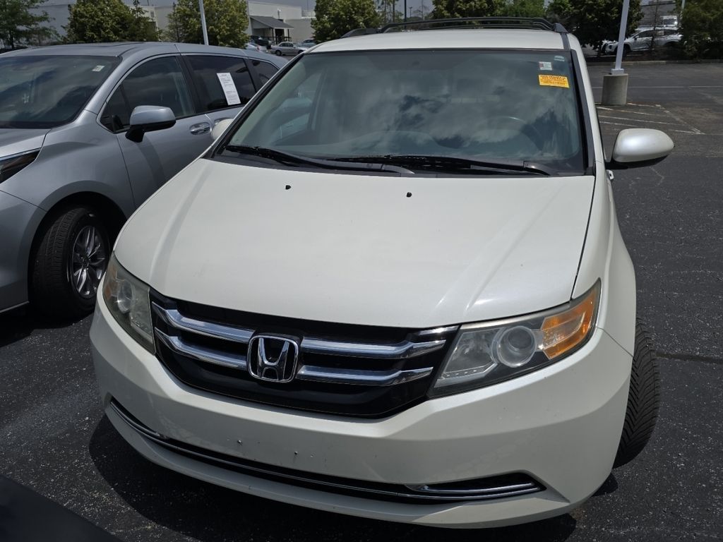 Used 2016  Honda SE image 2