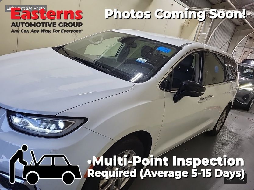 2024 Chrysler Pacifica Touring L's photo