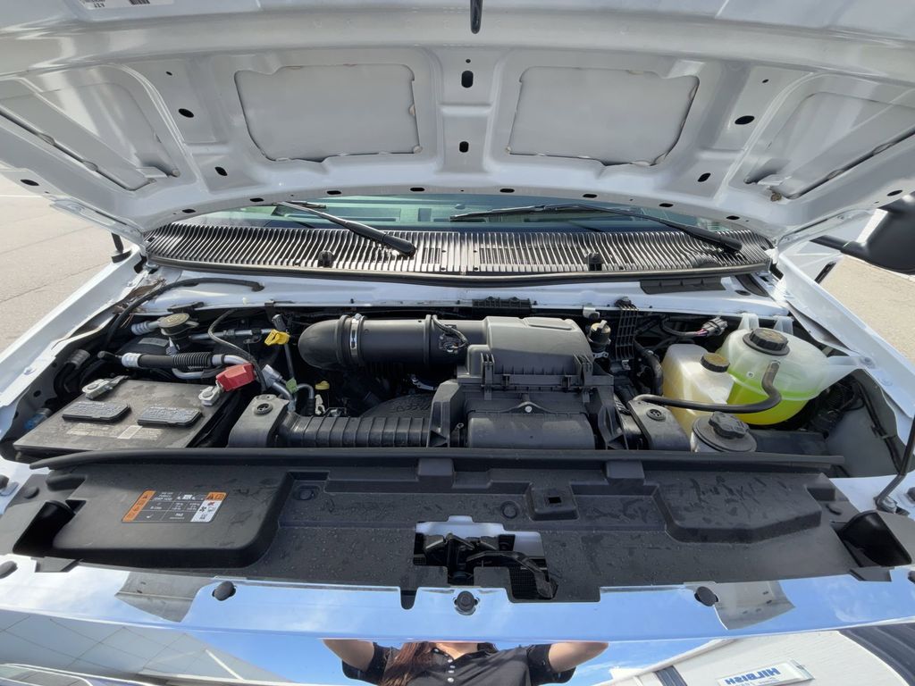 New 2025 Oxford White Ford E-350 SRW image 17