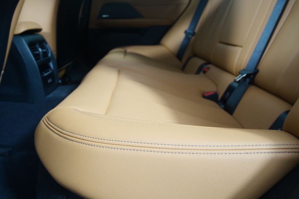 Thumbnail: 2026 BMW i4 - 15