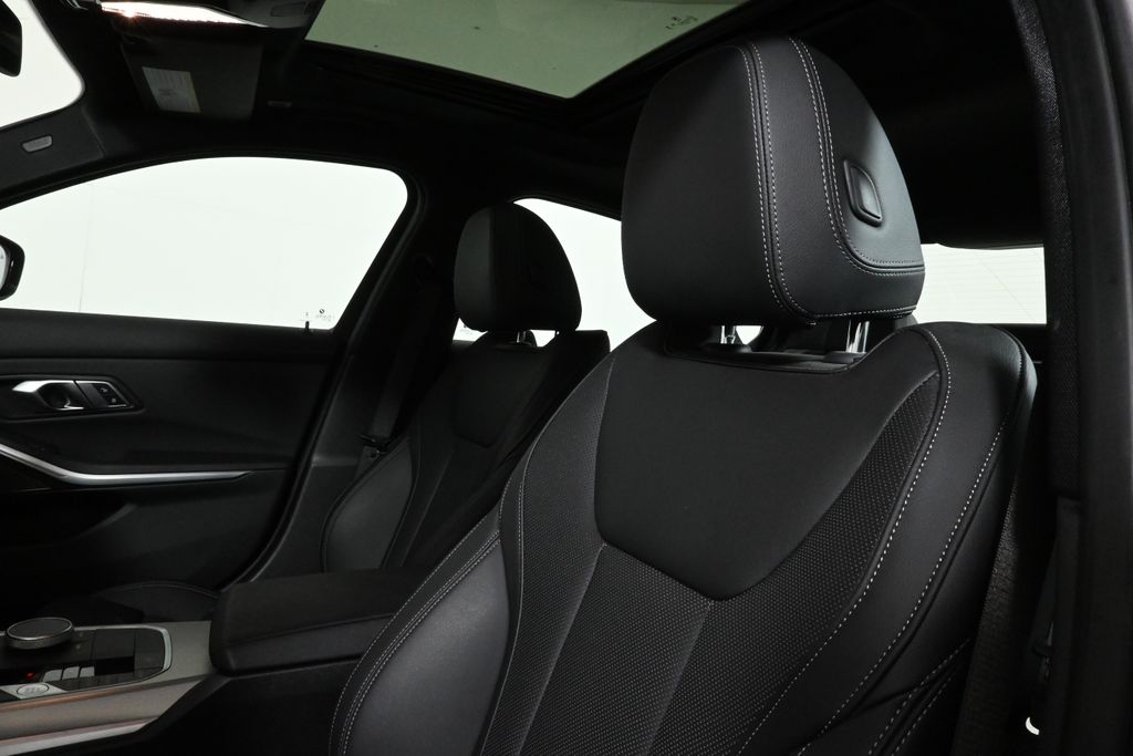 Thumbnail: 2023 BMW 3 Series - 4