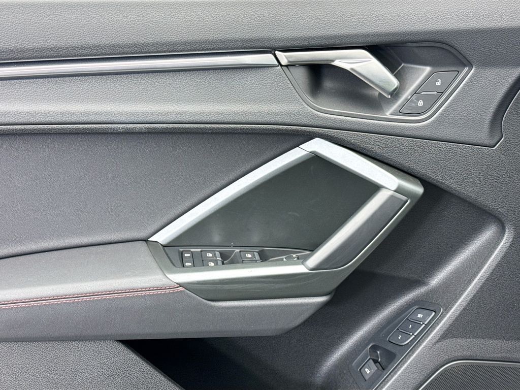 Thumbnail: 2025 Audi Q3 - 21