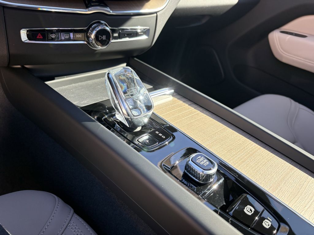 New 2026 Crystal White Volvo B5 Plus image 22