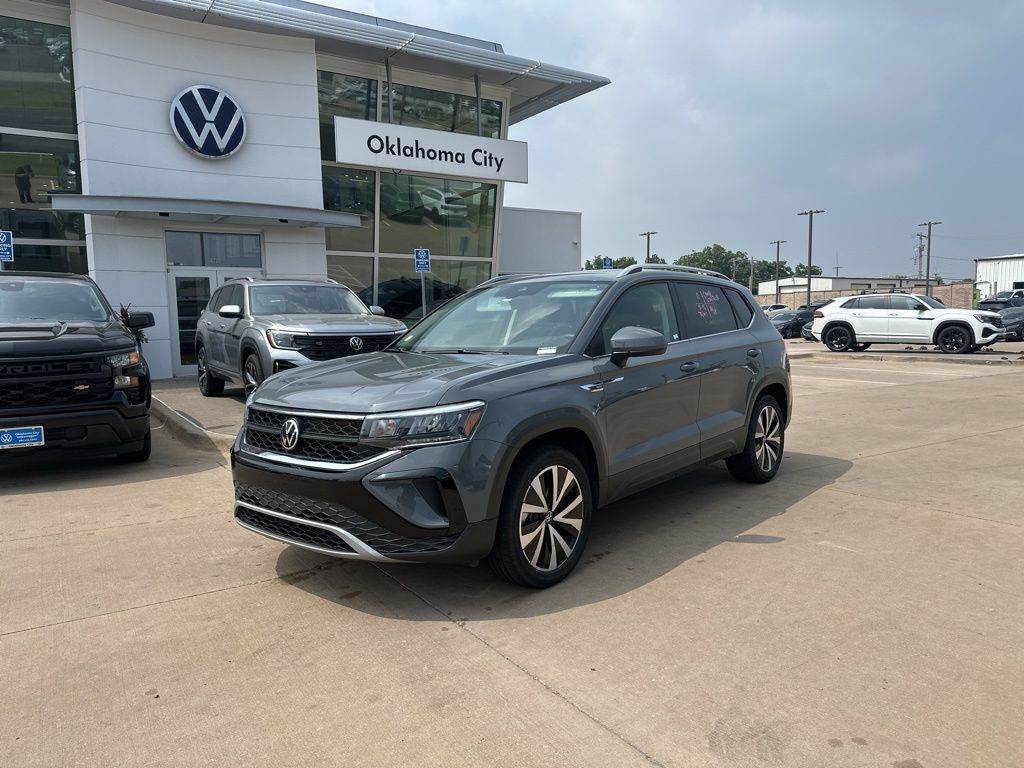 Gray 2022 Volkswagen Taos SE 4Motion SUV / Crossover All-Wheel Drive 7-Speed Dual Clutch