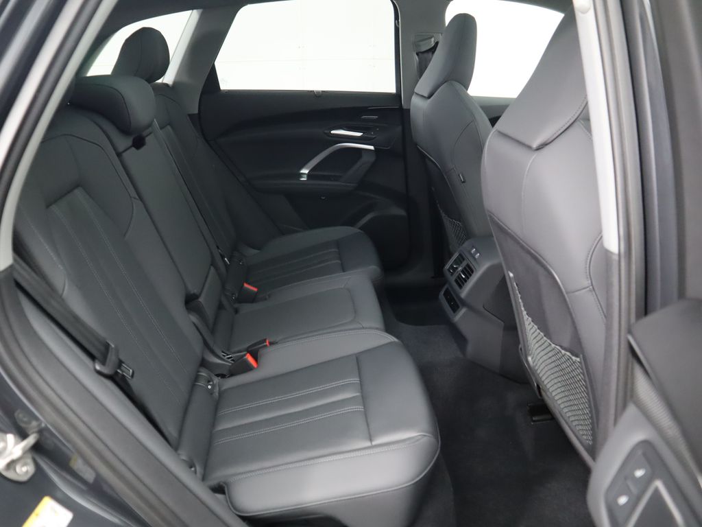 Thumbnail: 2025 Audi Q5 - 25