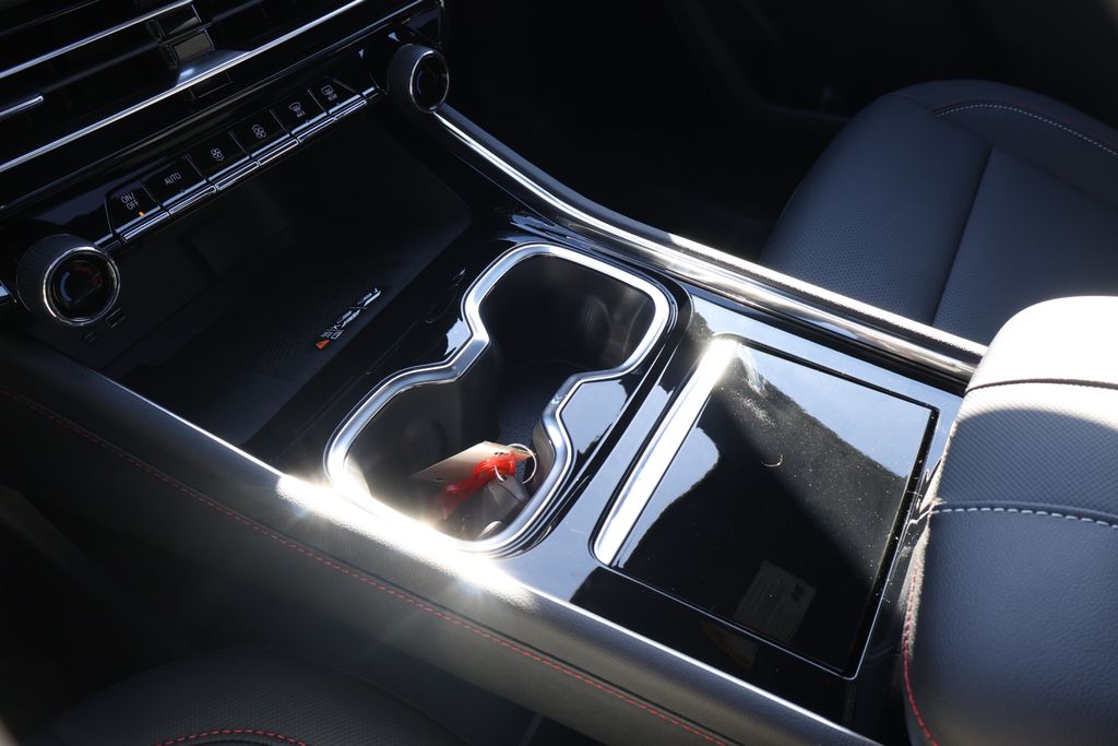 Thumbnail: 2026 Chevrolet Traverse - 32