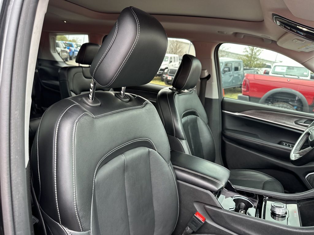 Used Car 2021 Jeep Grand Cherokee L  Limited For Sale Under $30,000 In Austin, Texas