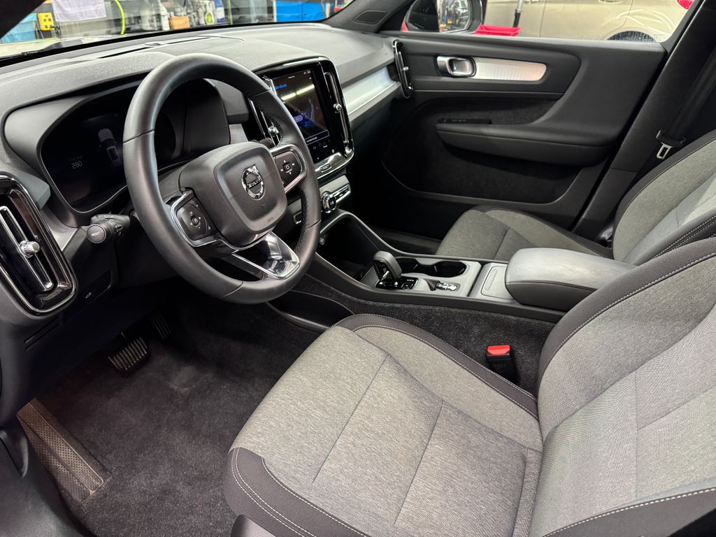 2024 Volvo XC40 B5 Core