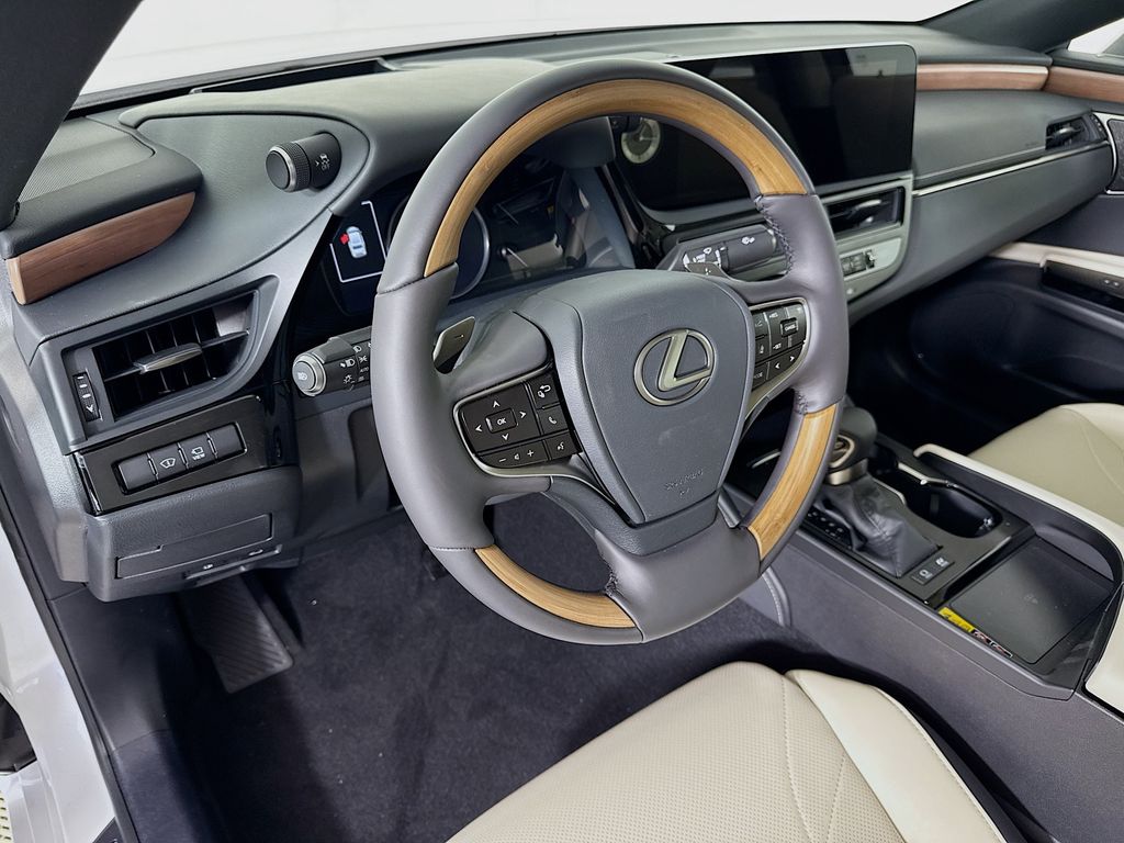 2025 Lexus ES  9