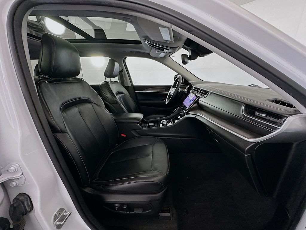 Thumbnail: 2022 Jeep Grand Cherokee L - 28