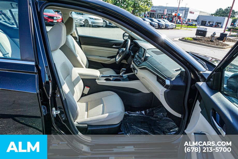 Used 2025 Black Nissan 2.5 SV image 22