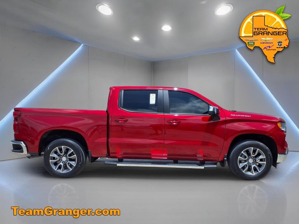 View vehicle photo 5
